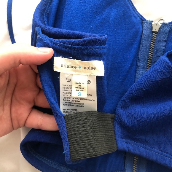 UO Blue Crop Top - Picture 3 of 3